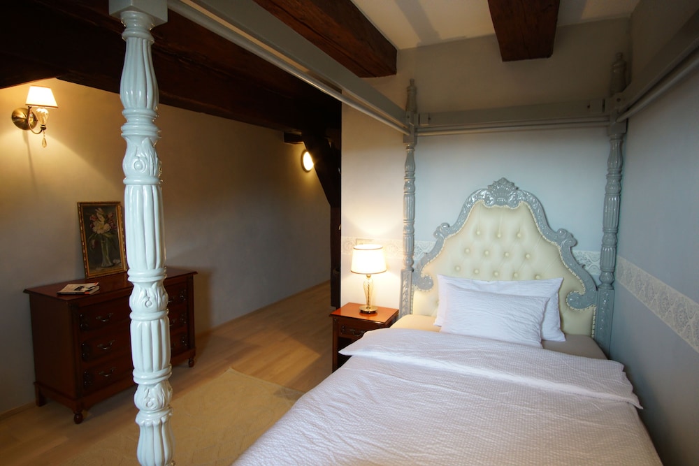 Classic Single Room, Garden View