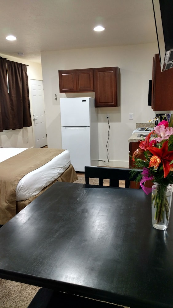 Deluxe Double Room, 2 Queen Beds photo 2