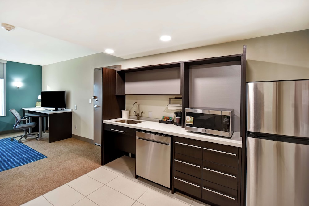 Suite, 1 King Bed, Accessible, Bathtub