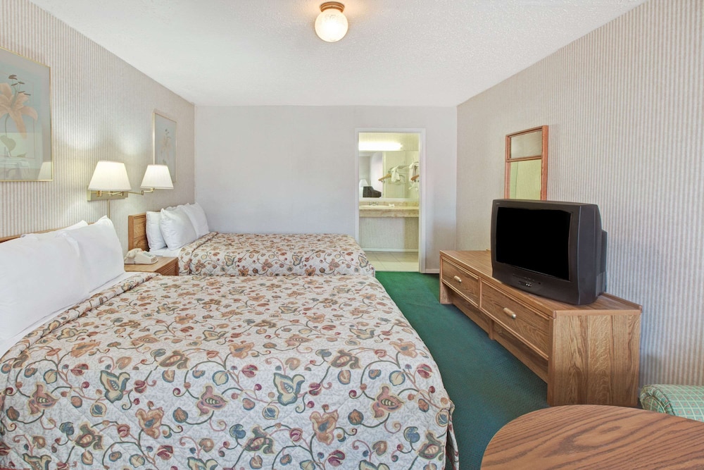 Room, 2 Double Beds, Smoking photo 3