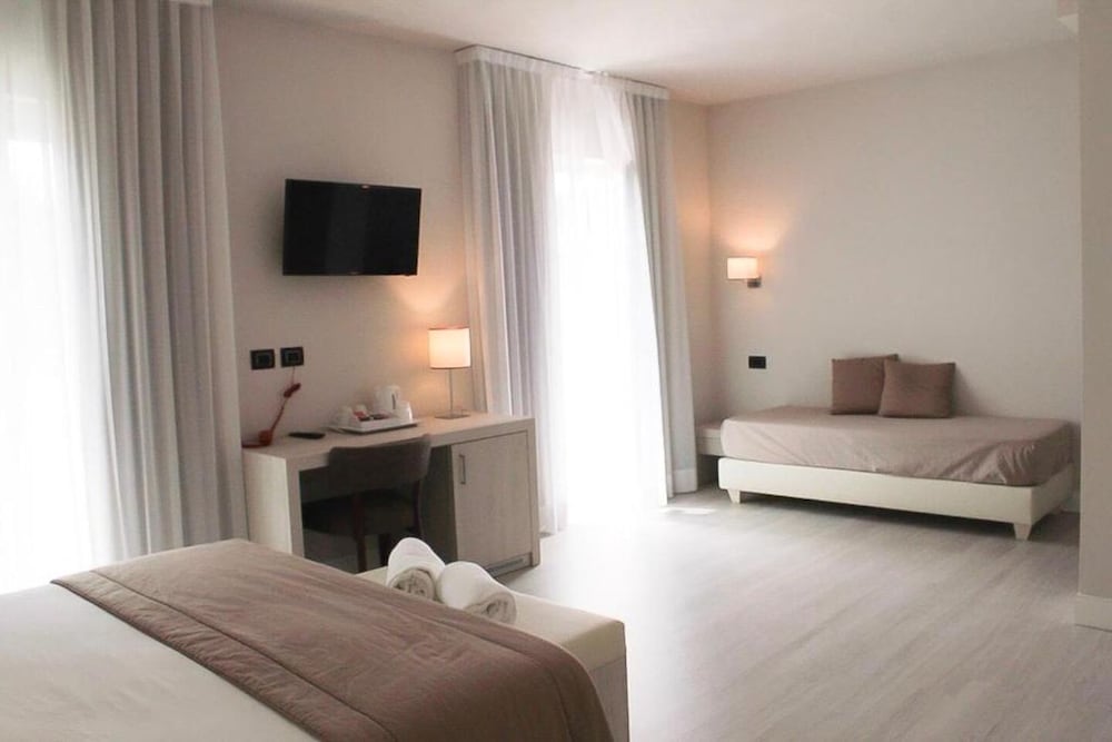 Deluxe Quadruple Room, Terrace photo 1