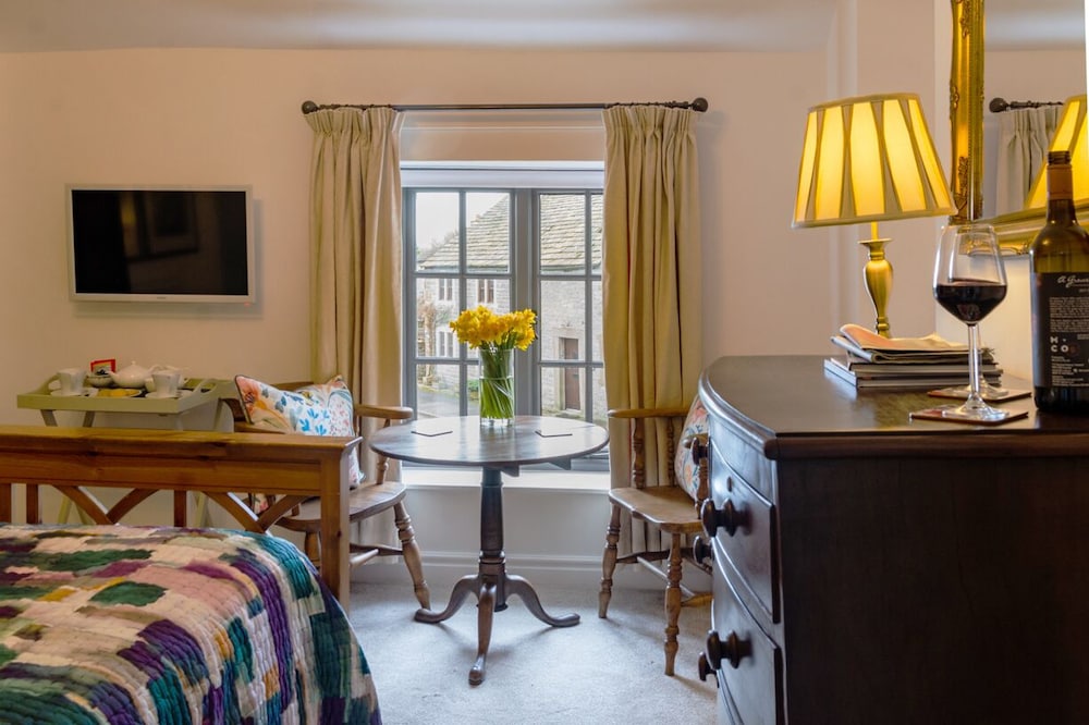 Deluxe Double Room, Ensuite - Photo 18