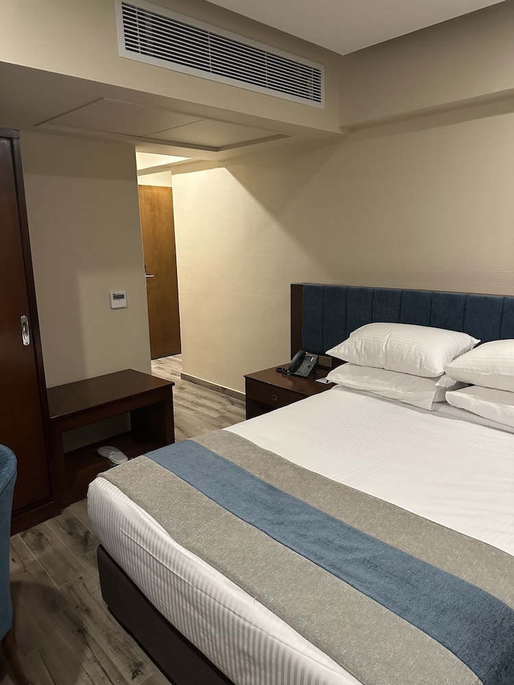 Superior Room City View - Photo 4