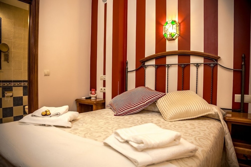 Double Room - Photo 5