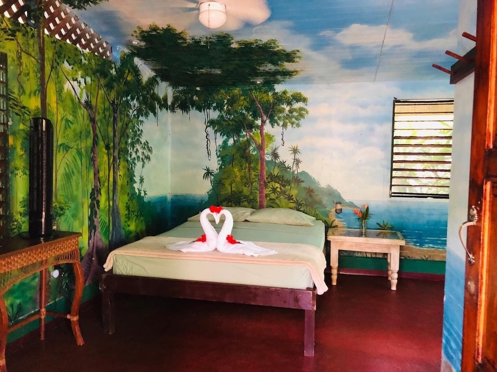 Classic Cabin, 1 Bedroom, River View, Garden Area photo 1