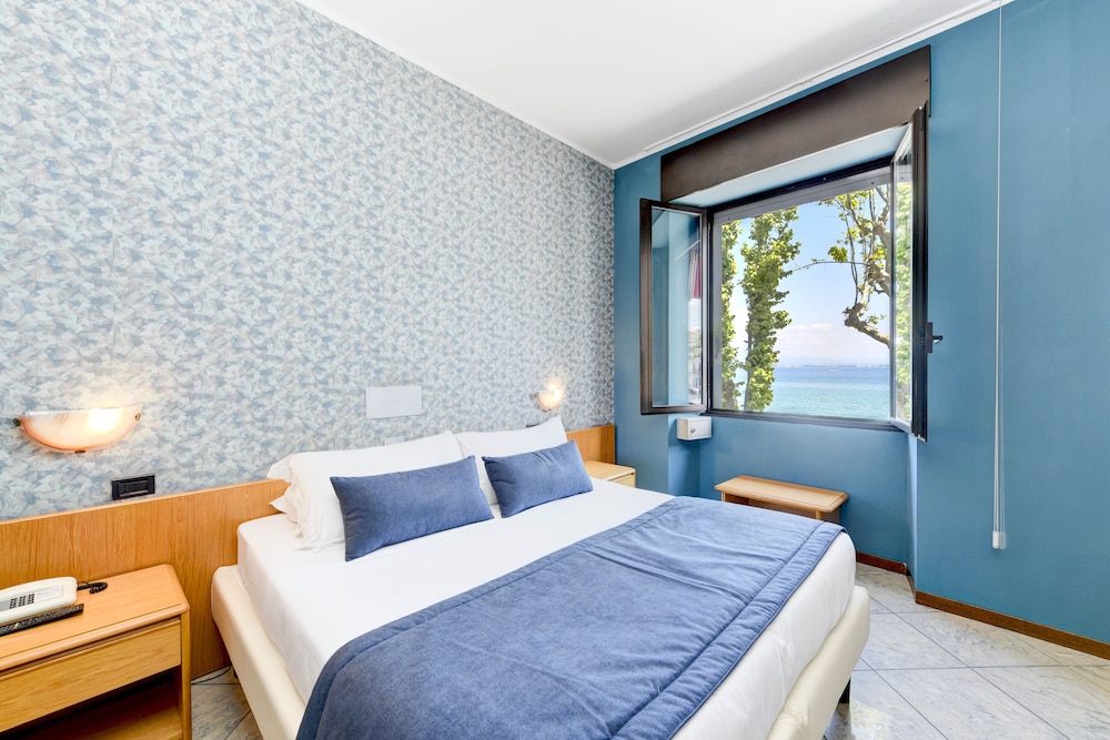 Classic Room, Lake View - Photo 3