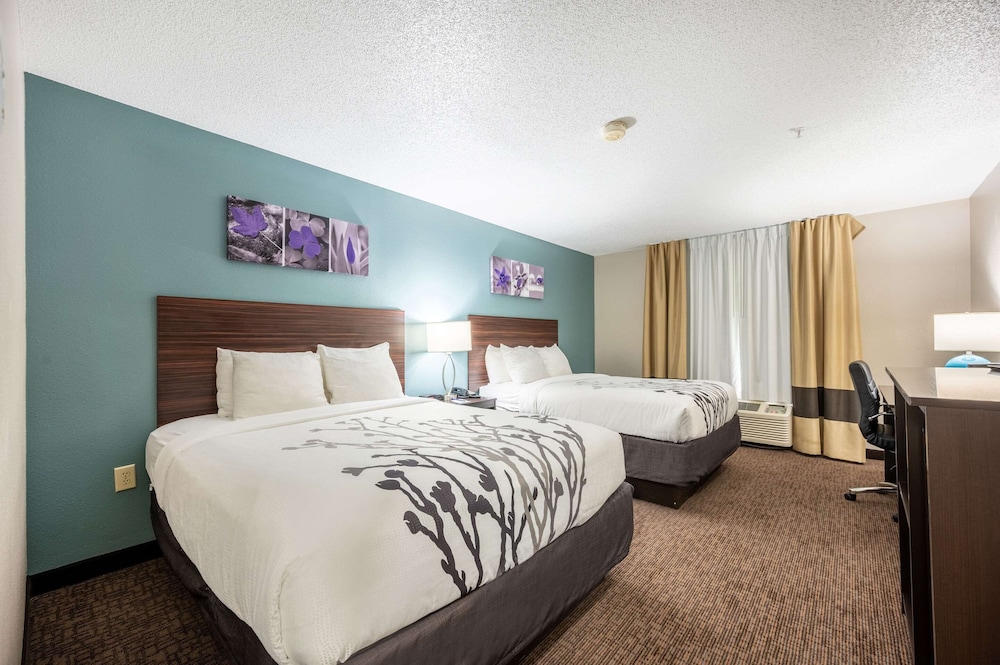 Standard Room, 2 Queen Beds, Non Smoking - Photo 1