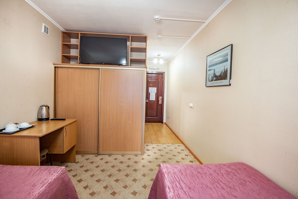 Standard Twin Room, 2 Twin Beds photo 3
