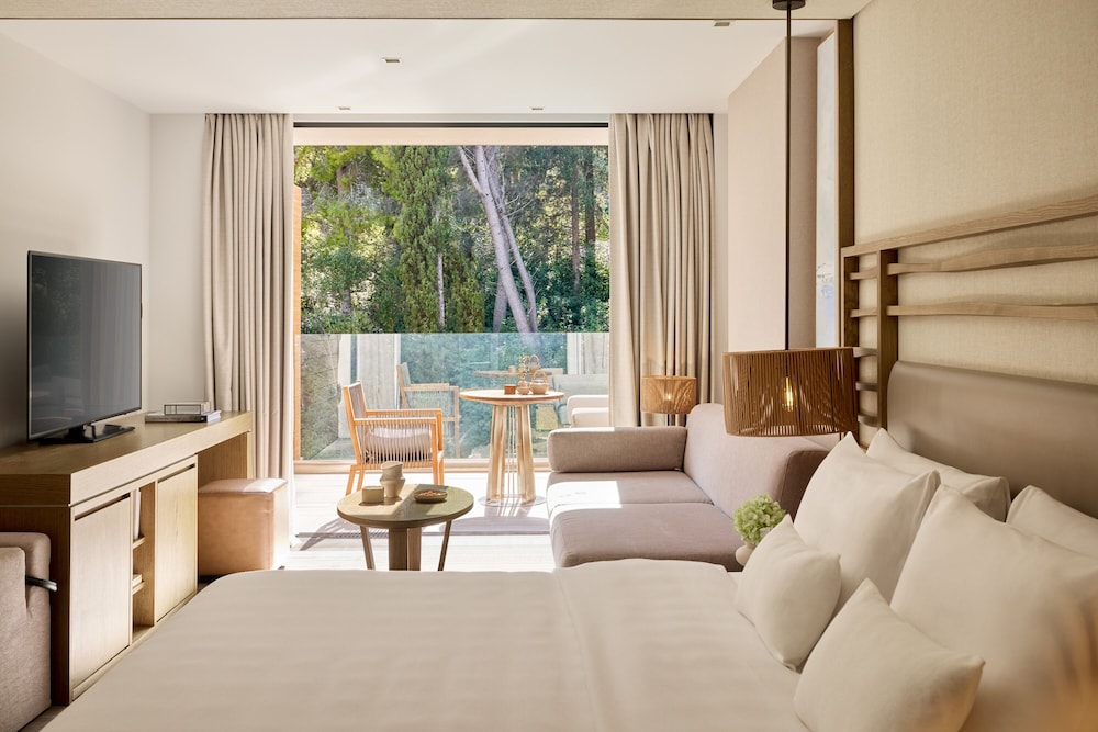 Achilleion Woodland View Grand Room - King - Photo 8