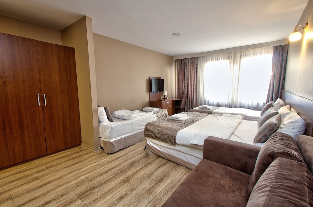 Deluxe Quadruple Room