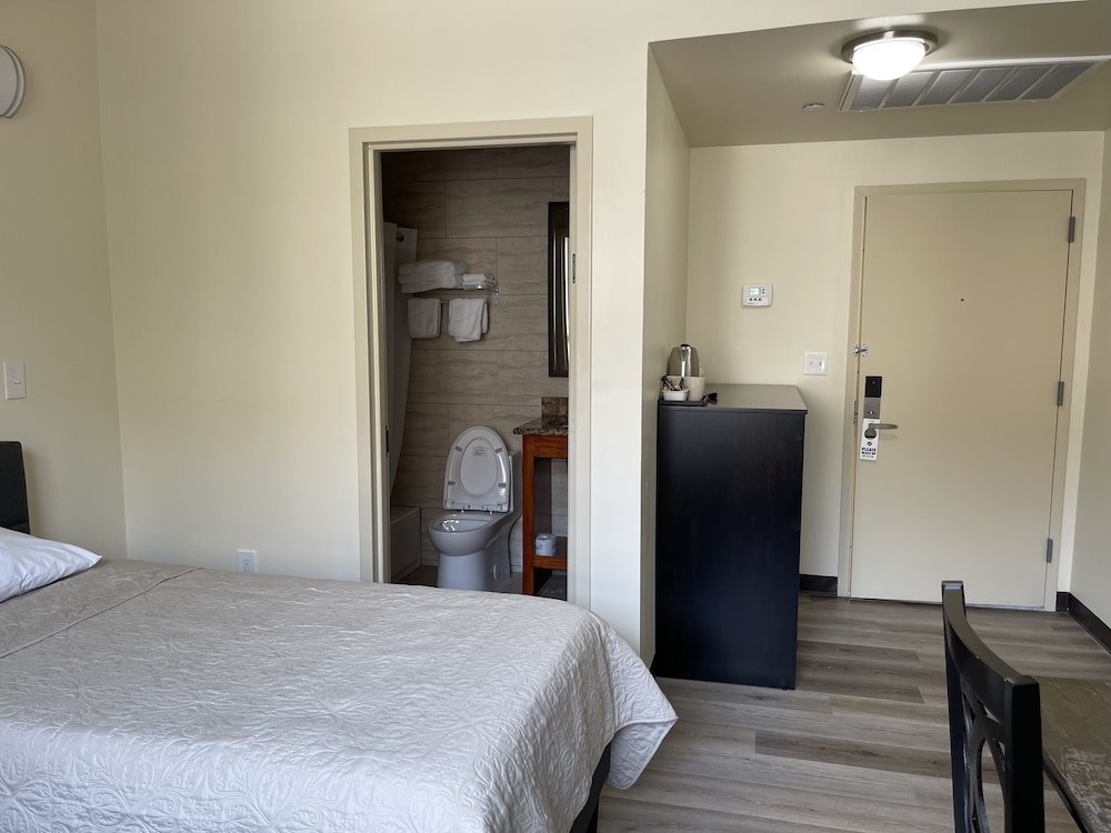 Economy Twin Room, 2 Twin Beds, Non Smoking photo 2