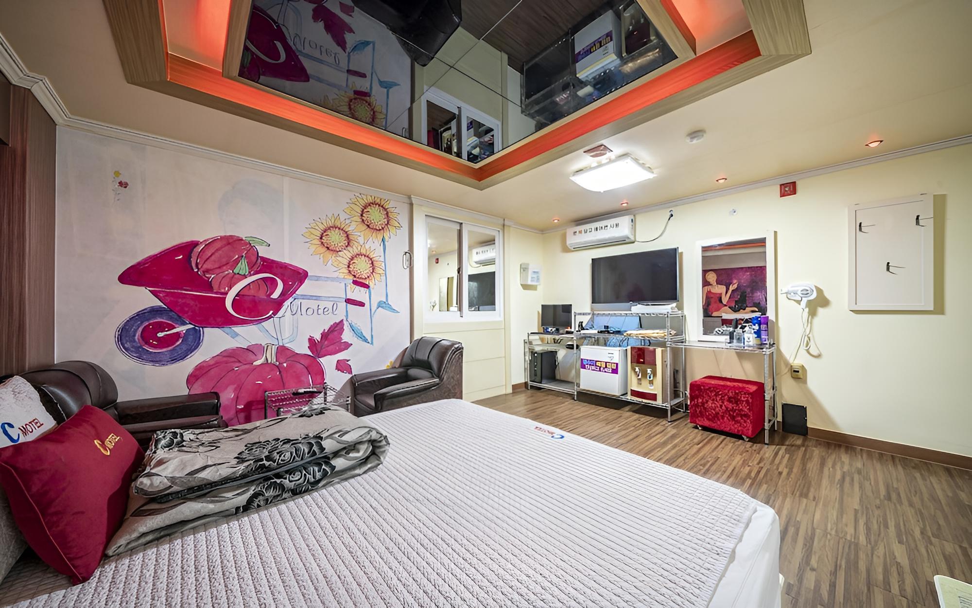 Room (VIP (Spacious room / No bicycles allo) photo 2
