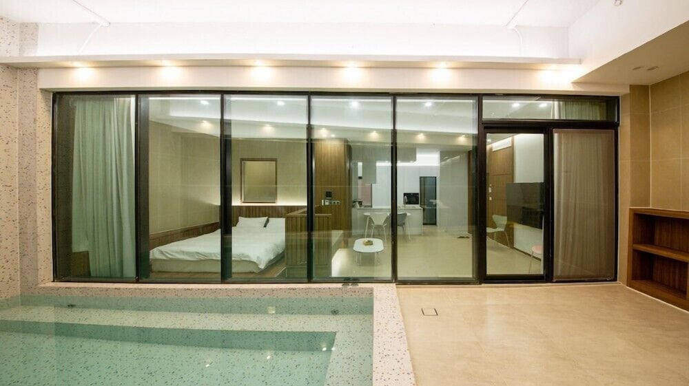Room (B201) - Photo 3