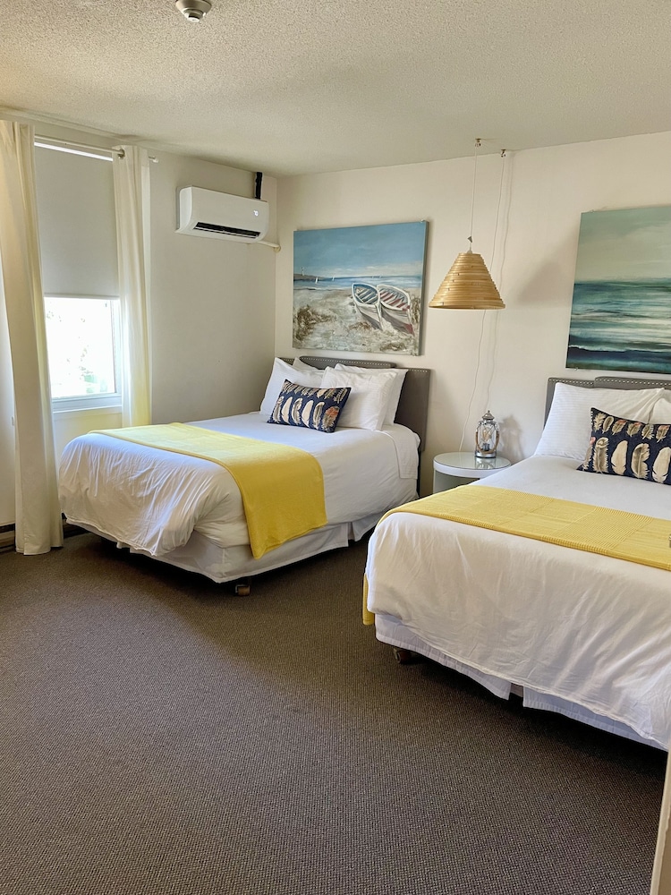 Standard Room, 2 Double Beds (206) photo 3