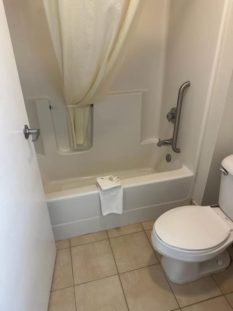 Standard Room, 1 King Bed, Non Smoking - Photo 11
