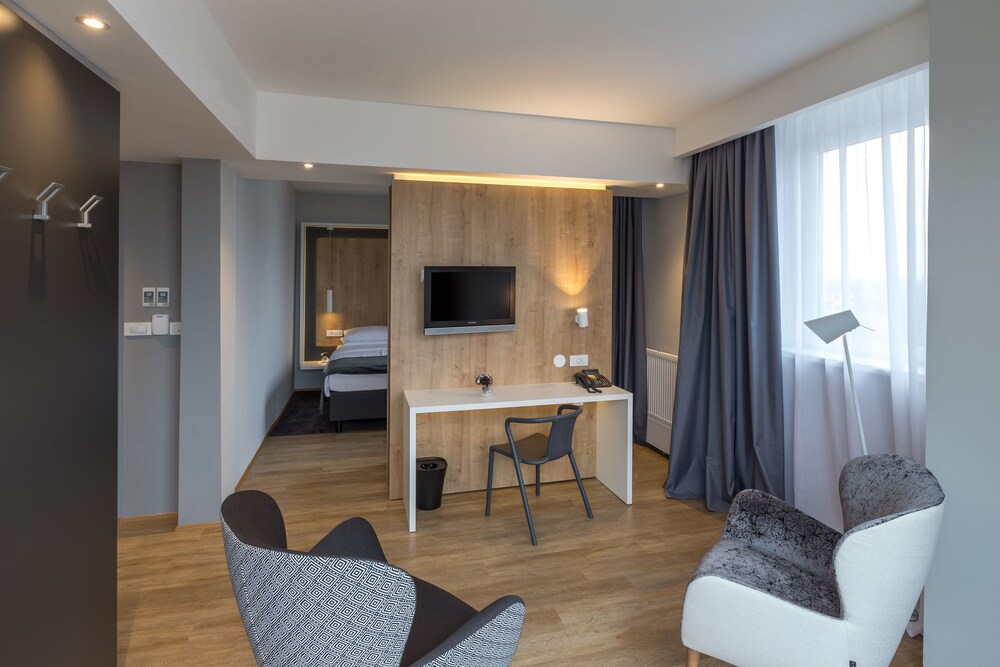 Deluxe Suite - Photo 3