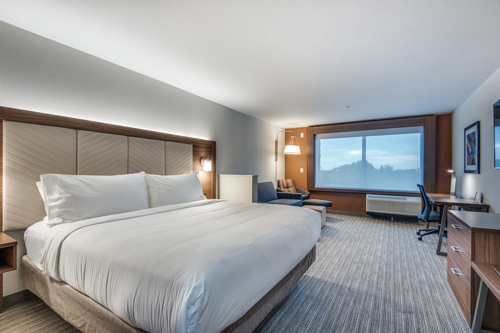 Suite, 2 Queen Beds, Roll-in Shower (Communications Accessible) photo 2
