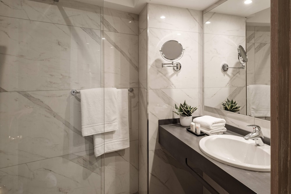 Standard Double or Twin Room, Partial Sea View, photo 6