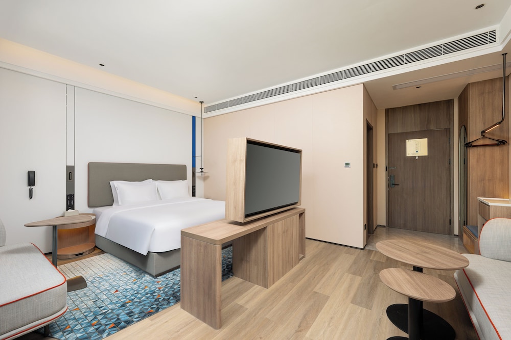 1 King Suite photo 1