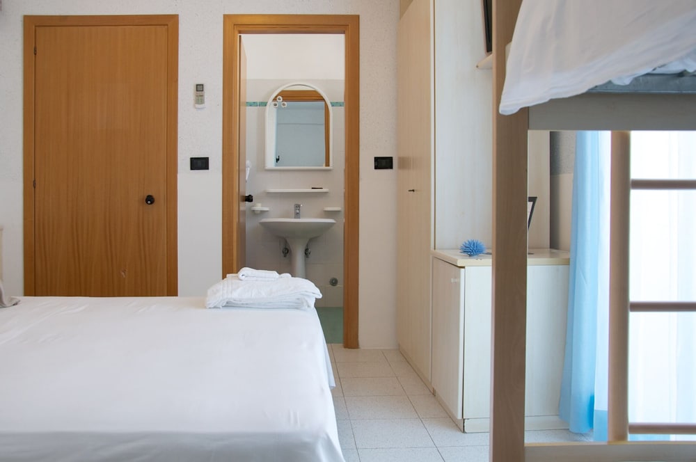 Basic Triple Room