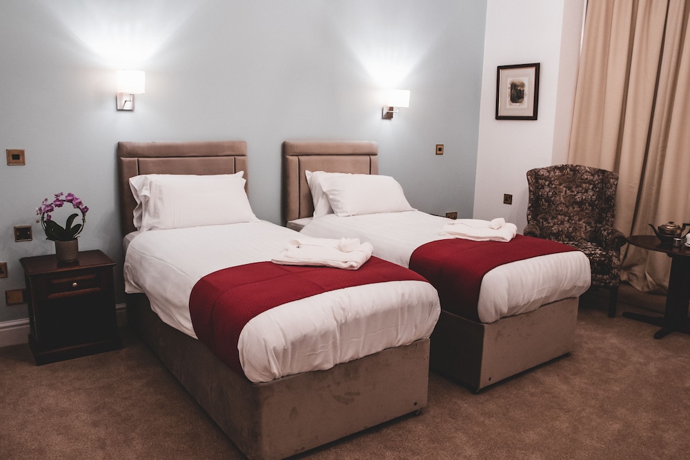 Deluxe Double or Twin Room, Partial Sea View