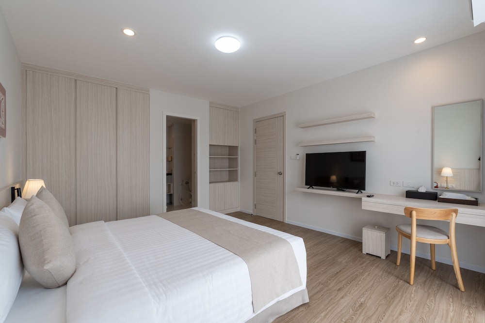 One Bedroom With Bathroom