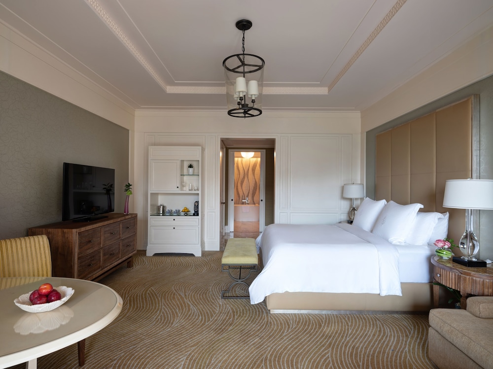 Deluxe Room, 1 King Bed, City View - Photo 5