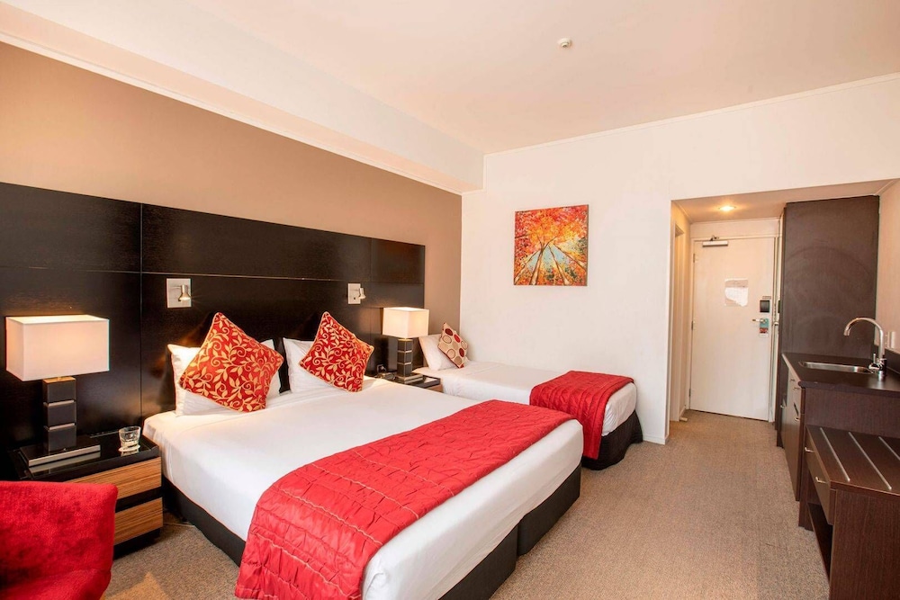 Standard Room, Multiple Beds - Photo 3