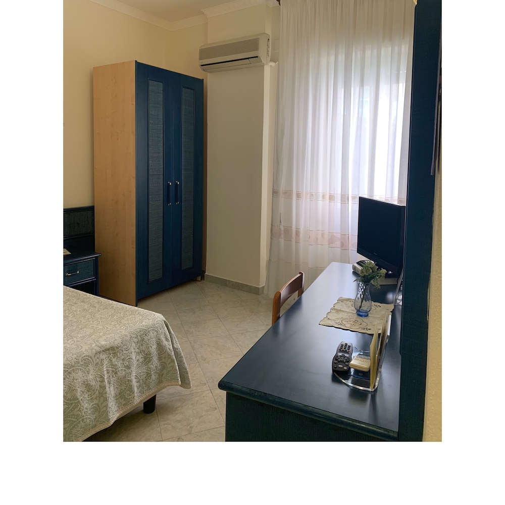 Single Room photo 3