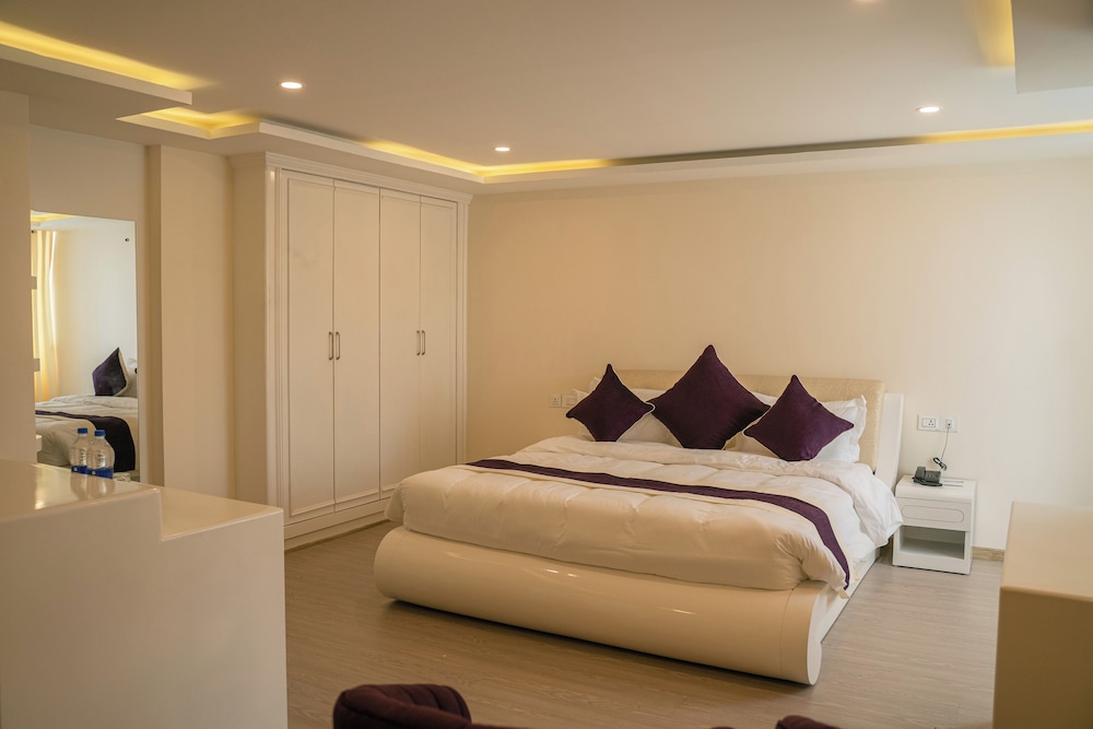Royal Studio Suite - Photo 2