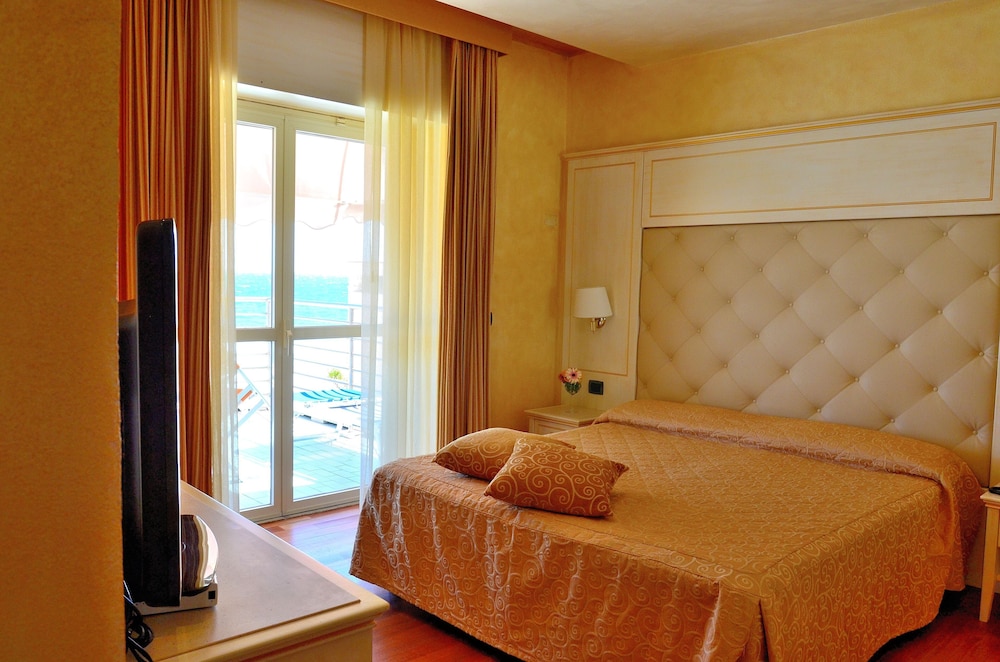 Junior Suite, Balcony, Sea View - Photo 4