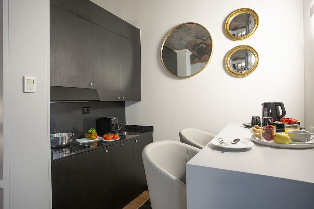 Deluxe Double Room, Kitchen (Palazzo Delle Poste) thumbnail 6