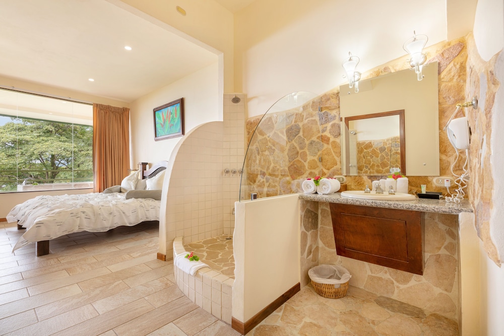 Deluxe Comfort Suite with Ocean View - Photo 7