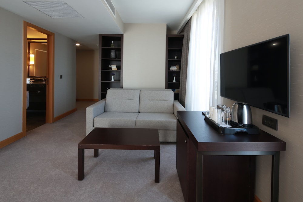 Deluxe Room, Partial Sea View