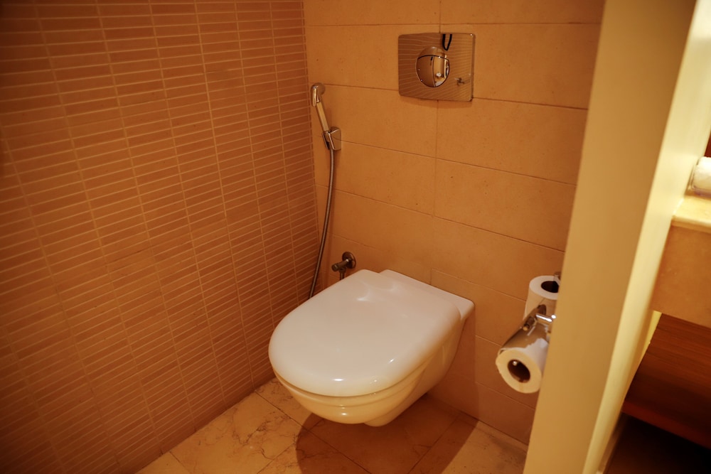 Standard Room, 1 King Bed, Balcony, Pool View - Photo 32