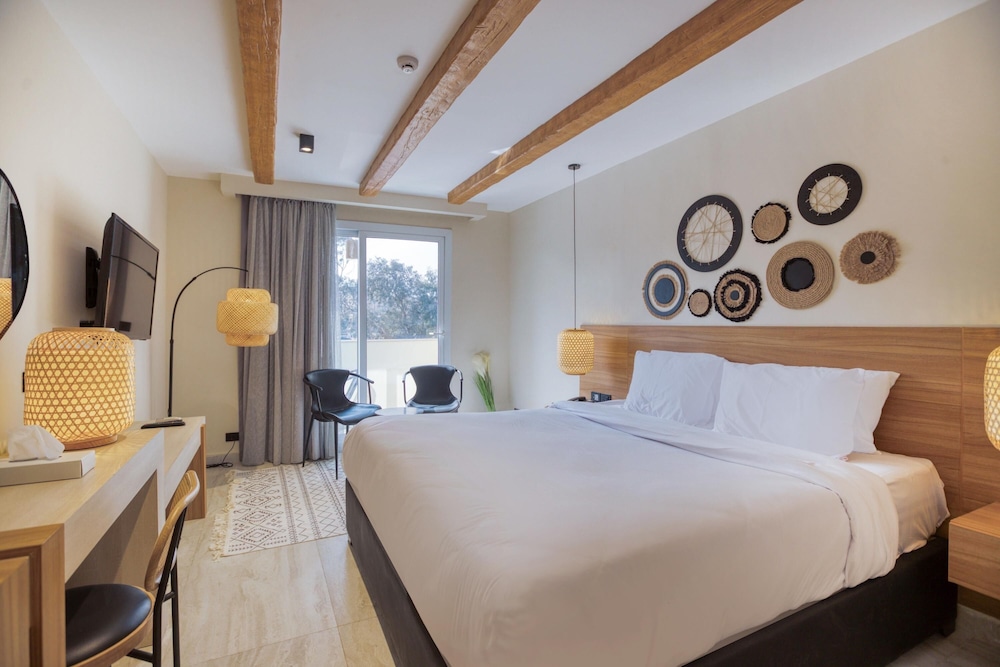 Deluxe King Room with Pyramids View