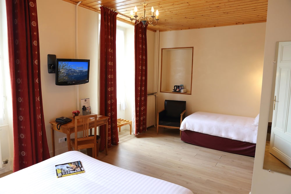 Junior Suite, Multiple Beds, Non Smoking, Bathtub (Larger Room;Twin bed on request) photo 2