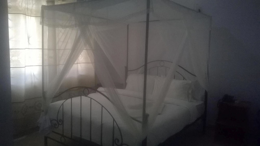 Deluxe Suite, 1 Queen Bed, Smoking photo 1