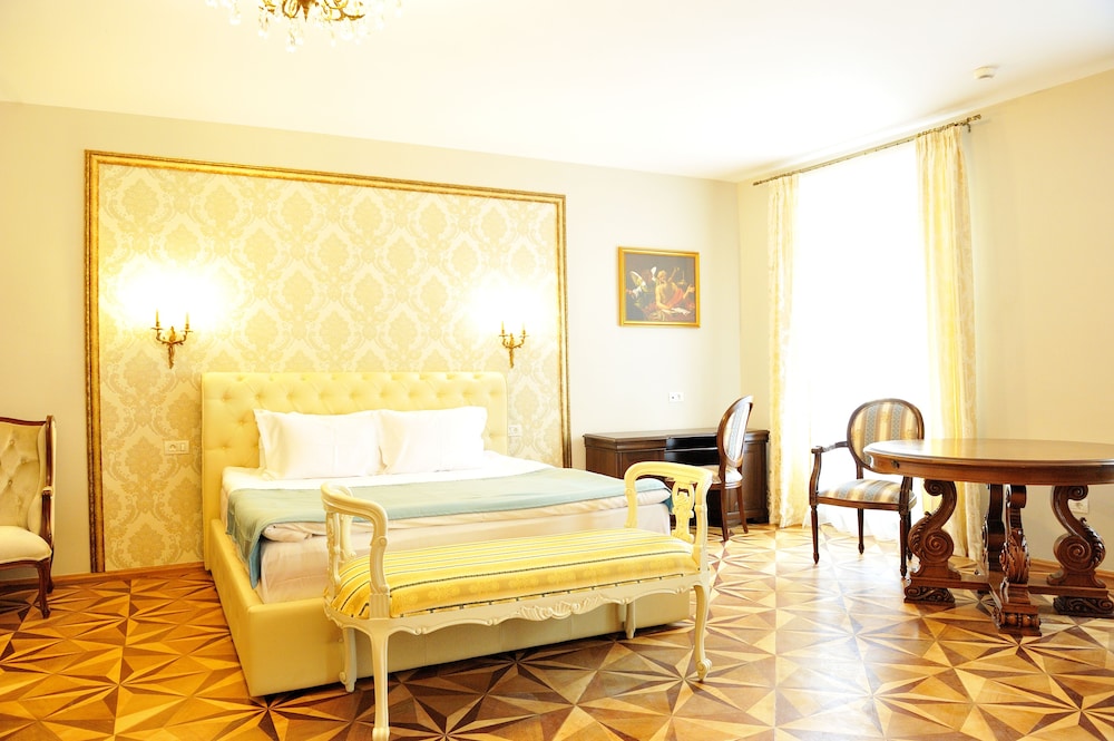 Panoramic Double Room, 1 King Bed, Mountain View, Mountainside photo 2