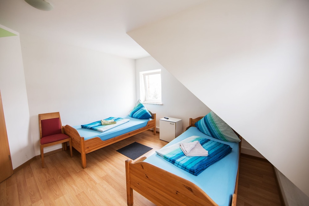 Standard Twin Room, Private Bathroom