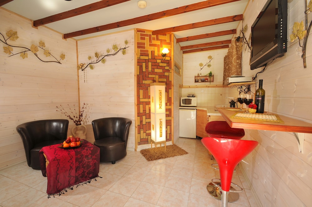 Standard Cabin, 1 Bedroom, Jetted Tub, Garden View photo 3