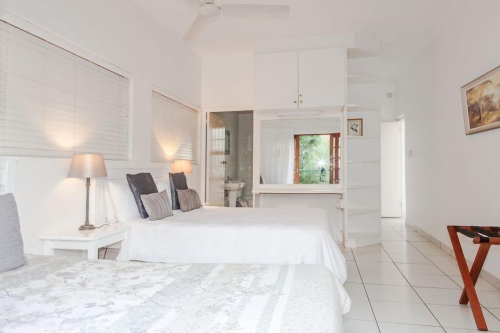 Family Room, 1 Bedroom (Double Bed + Single Bed/Bath + Shower) photo 1