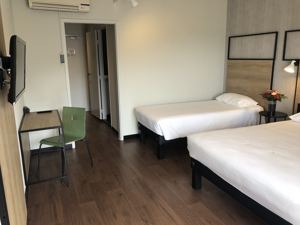 Deluxe Room, Multiple Beds (renovated) - Photo 13