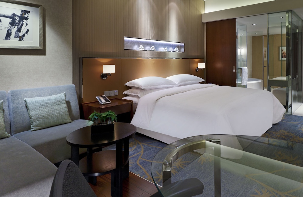 Club Room, 1 King Bed, City View - Photo 5