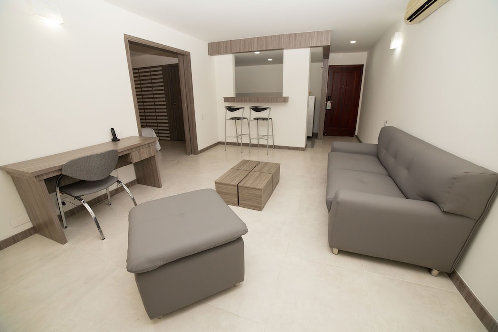 Deluxe Suite - Photo 1