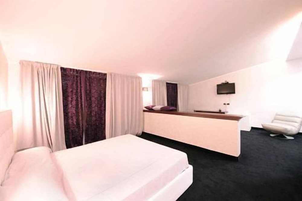 Superior Double Room, Sea View - Photo 3