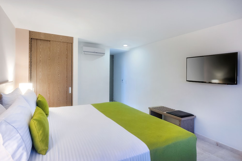 Superior Room, 1 King Bed photo 2