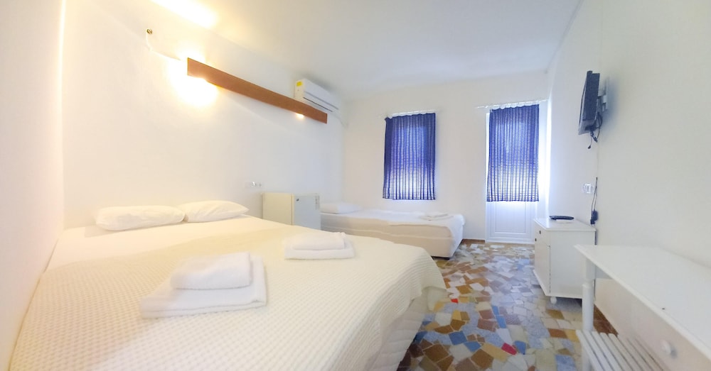 Classic Triple Room photo 1