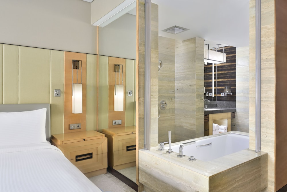 Club Room, 1 King Bed (Terrace)