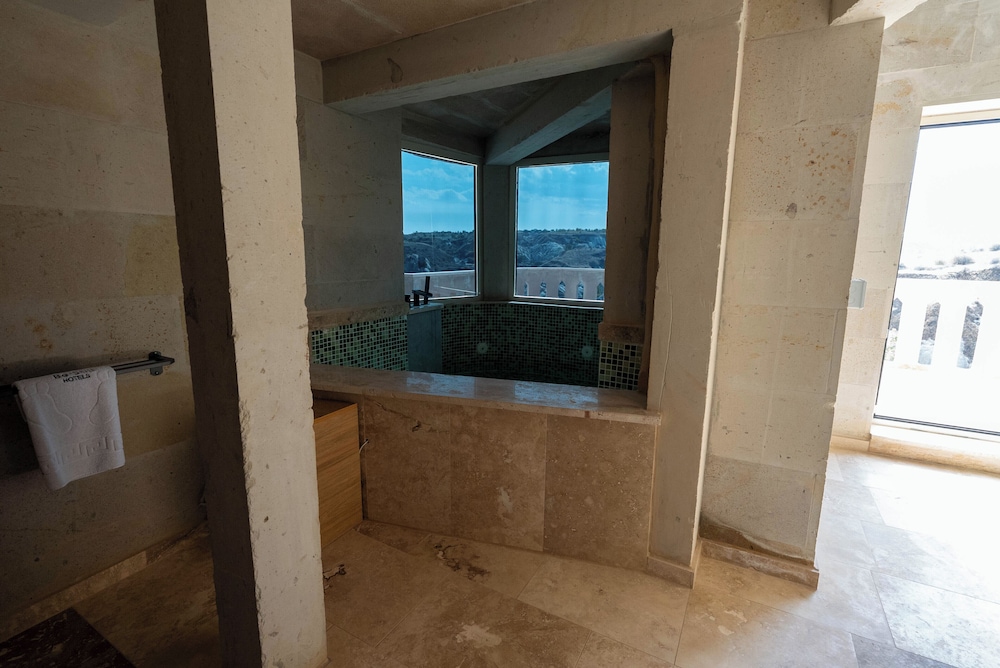 Signature Loft, Balcony, Pool View photo 2